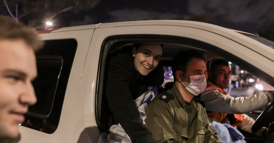 Atualizações ao vivo do cessar-fogo Israel-Hamas: Primeiros reféns retornam enquanto a trégua em Gaza entra em vigor