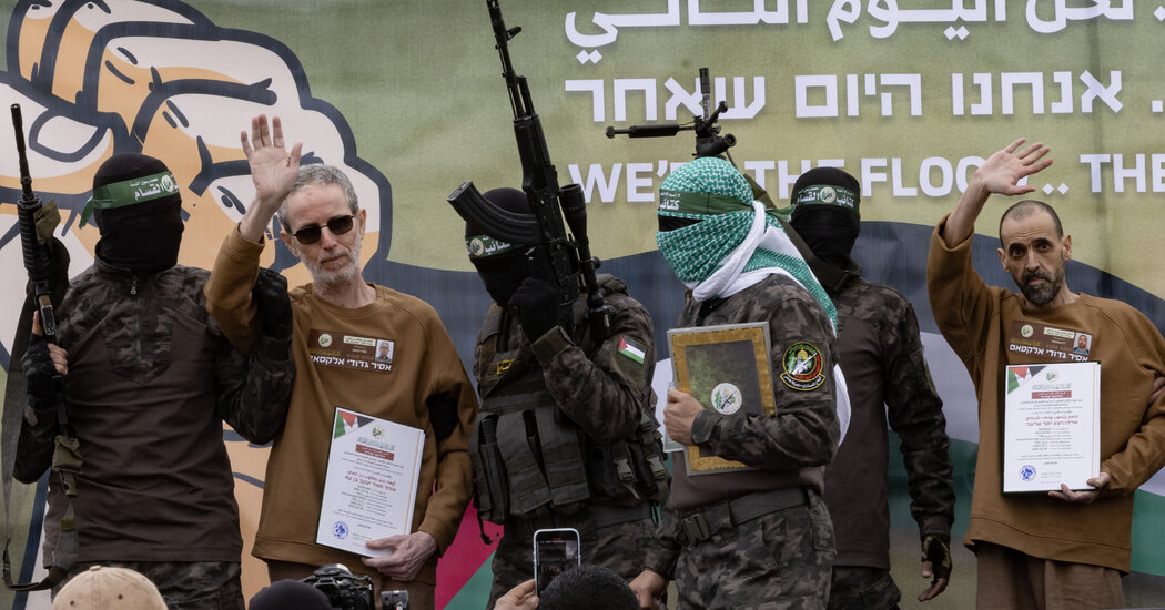 As contas de abuso de reféns israelenses levantam alarmes para os cativos restantes