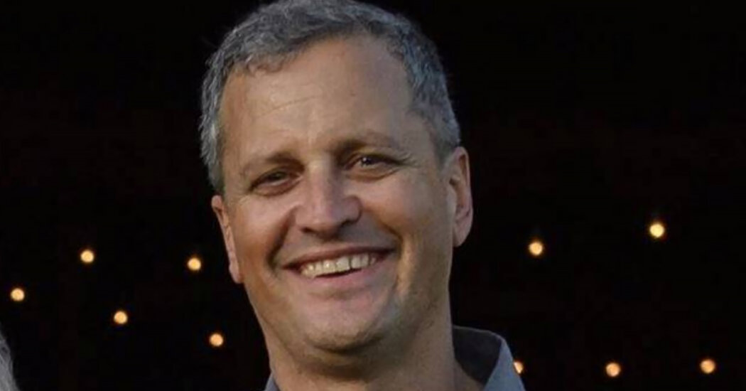 Quem é Marc Fogel? O professor americano pegou uma luta global do poder.