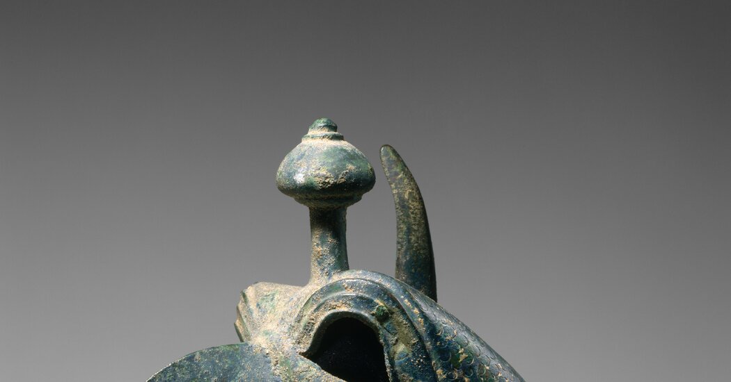 Met Museum retornando o pensamento de bronze antigo roubado do Museu Grego