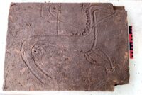4º c. BC Grave Slab com piloto galopante encontrado no canteiro ilegal de obras – o blog de história