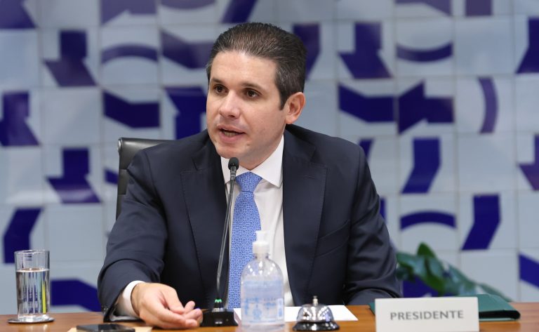 Motta proíbe cartazes, banners e panfletos nos plenários da Câmara dos Deputados – Notícias