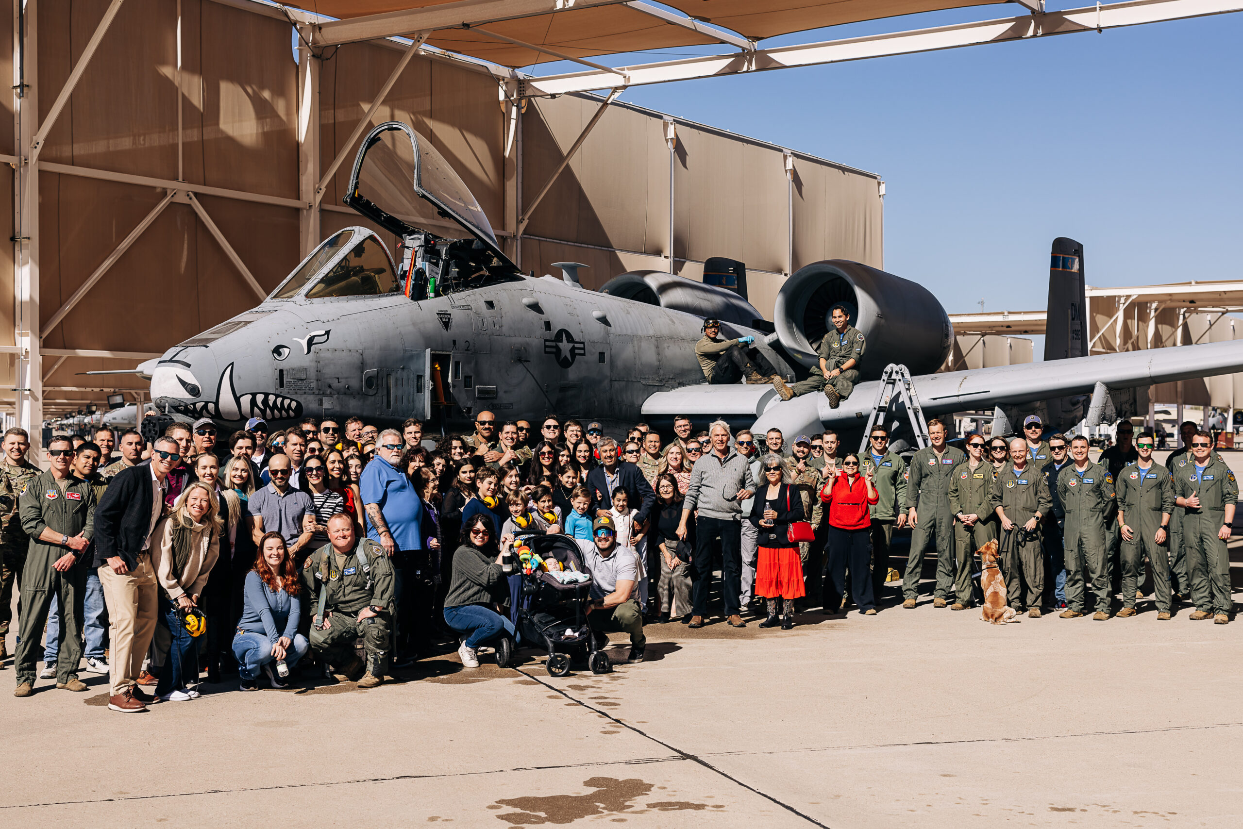 A cerimônia de aposentadoria e festividades do piloto
