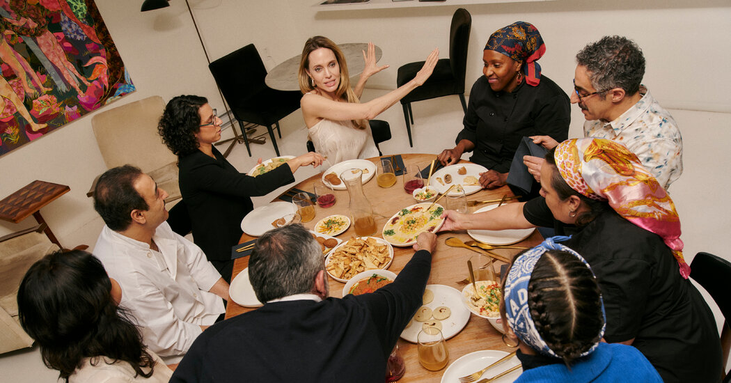 Angelina Jolie quer entender onde Warhol e Basquiat pararam