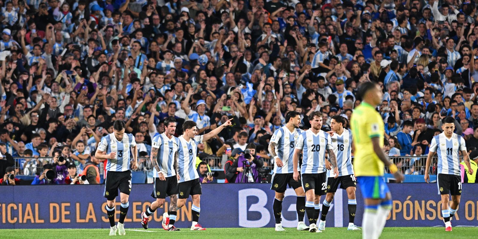 Em noite para esquecer, Brasil é goleado pela Argentina por 4 a 1