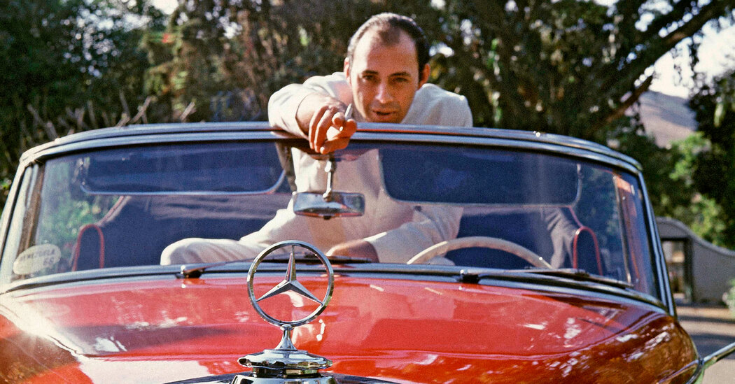 Reinaldo Herrera, árbitro de estilo da Vanity Fair, morre em 91