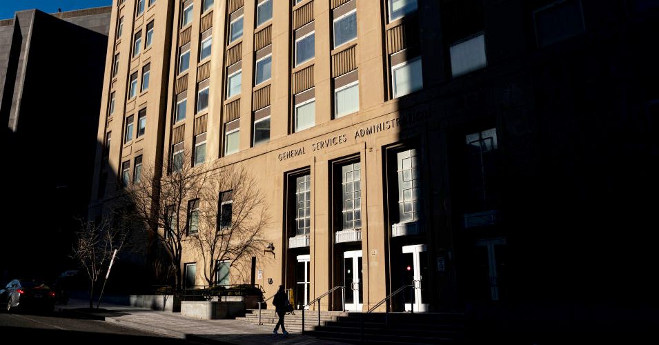 ‘Não queremos uma demonstração da IA, queremos respostas’: Federal Workers Grill Trump Nomeado durante todas as mãos