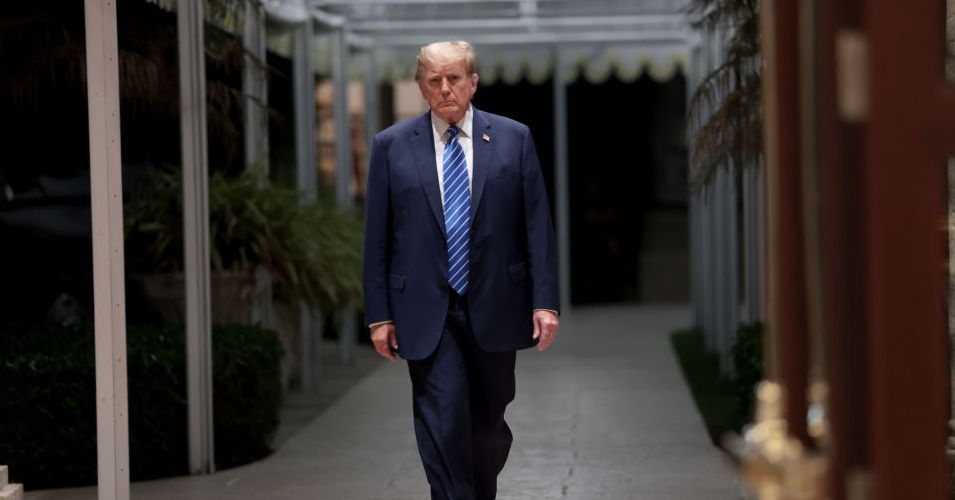 As pessoas estão pagando milhões para jantar com Donald Trump em Mar-A-Lago