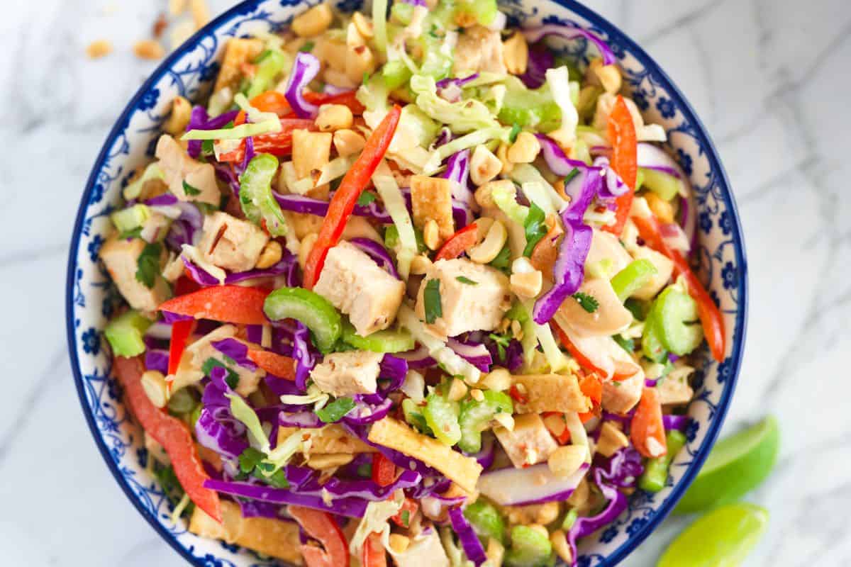 Receita de salada de frango tailandesa tailandesa