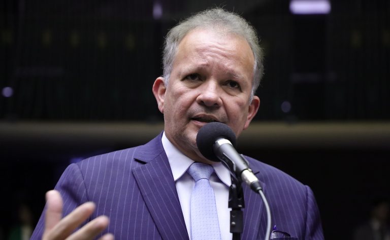 Projeto proíbe que parentes ocupem chefia do Executivo e presidência de casa legislativa no mesmo estado – Notícias