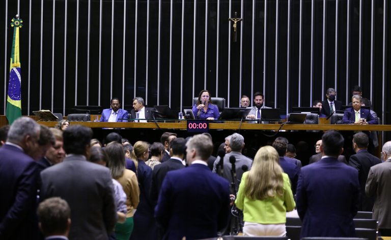 Deputados da oposição criticam julgamento de Bolsonaro; governistas elogiam “dia histórico” – Notícias