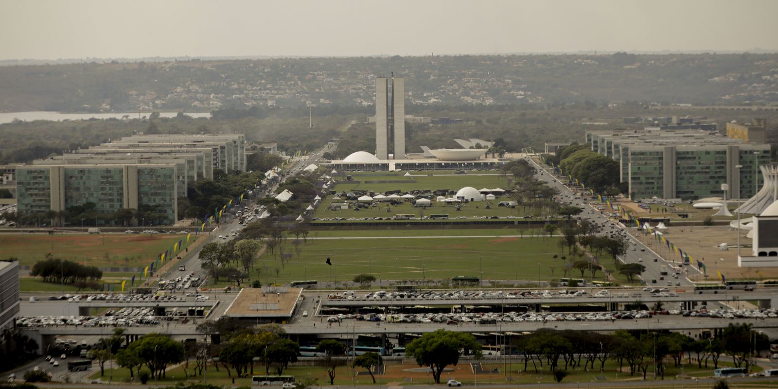 Reajuste de servidores federais será pago em maio, garante governo