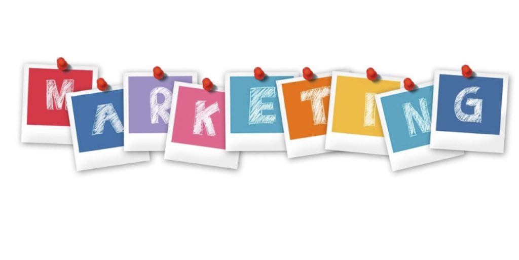 Como os infláveis ​​de publicidade se comparam aos métodos de marketing tradicionais? Uma avaliação clara