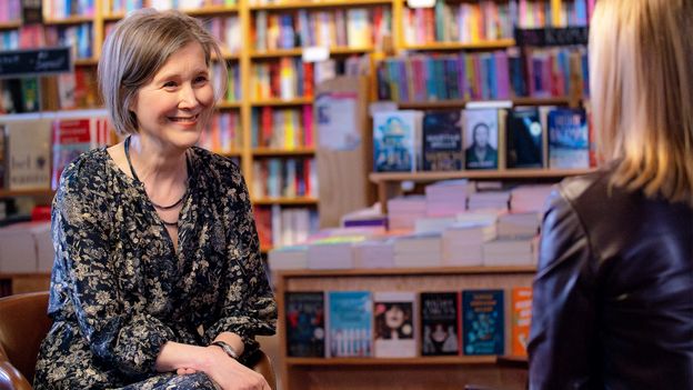 Autor Ann Patchett ao escrever em meio ao caos