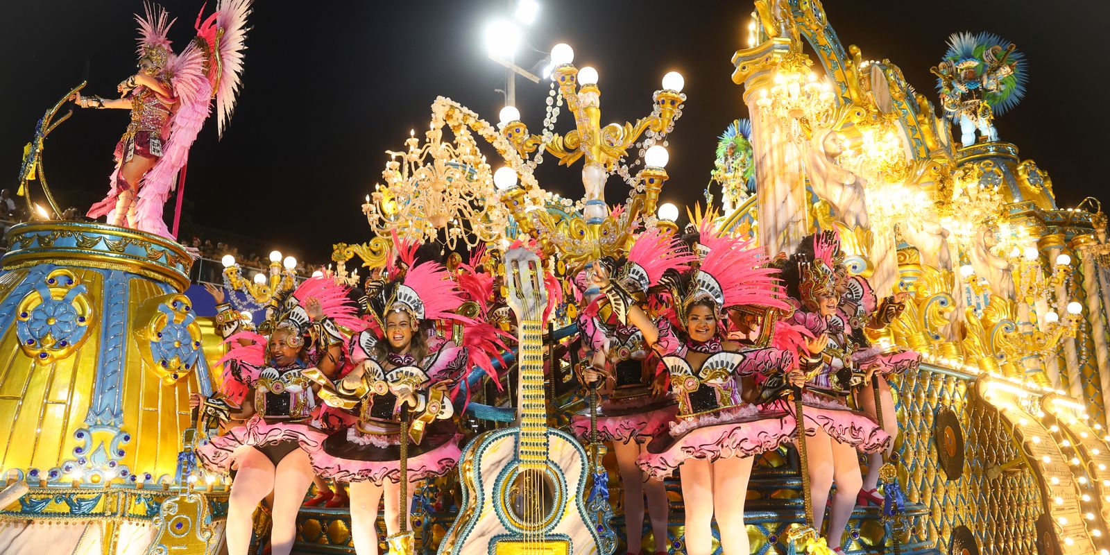 Beija-flor conquista 15º título e é campeã do carnaval carioca