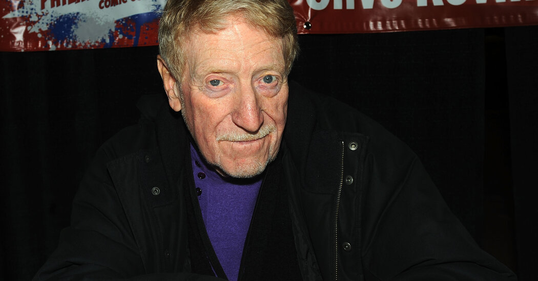 Clive Revill, voz original do imperador Palpatine em ‘Star Wars’, morre aos 94