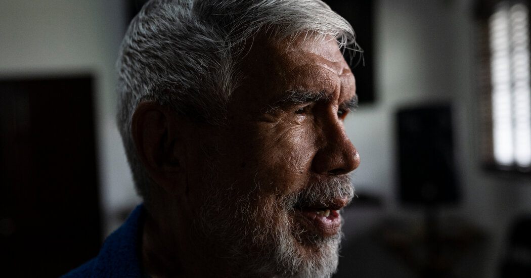 O piloto de navio do Canal do Panamá navega com águas complicadas e Trump