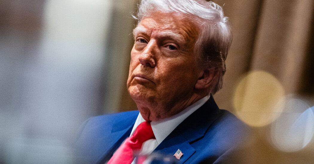 Tribunal bloqueia temporariamente o programa de entrada de migrantes de Trump por Trump