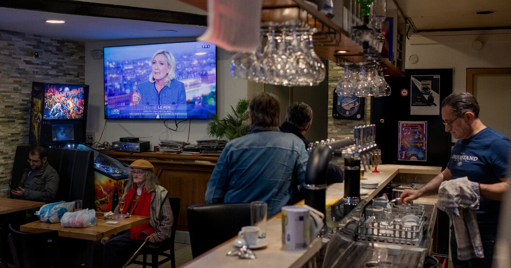 ‘Estou com nojo’: Le Pen Eleitores dublagem por sua convicção