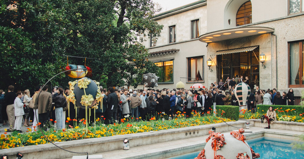 A revista T celebra Salone del Mobile em um icônico jardim de Milan