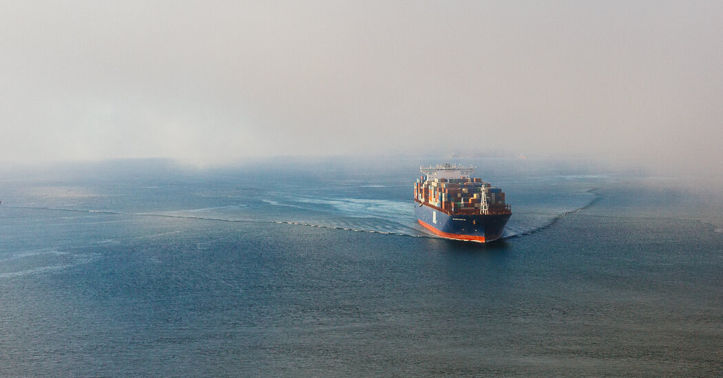 Novo pacto exigiria navios para cortar emissões ou pagar uma taxa