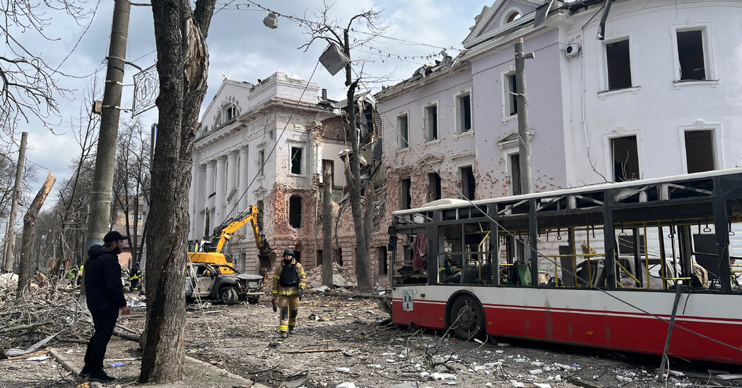 Ataque russo a Sumy na Ucrânia mata e feriu dezenas