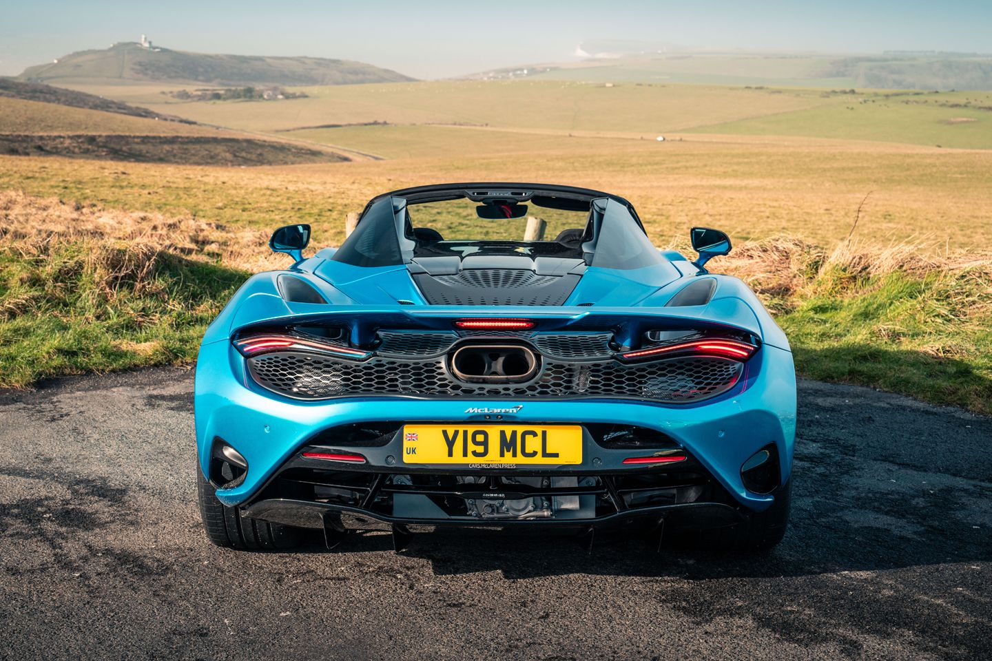 Pequenas misericórdias: Aston, McLaren isent de Zev