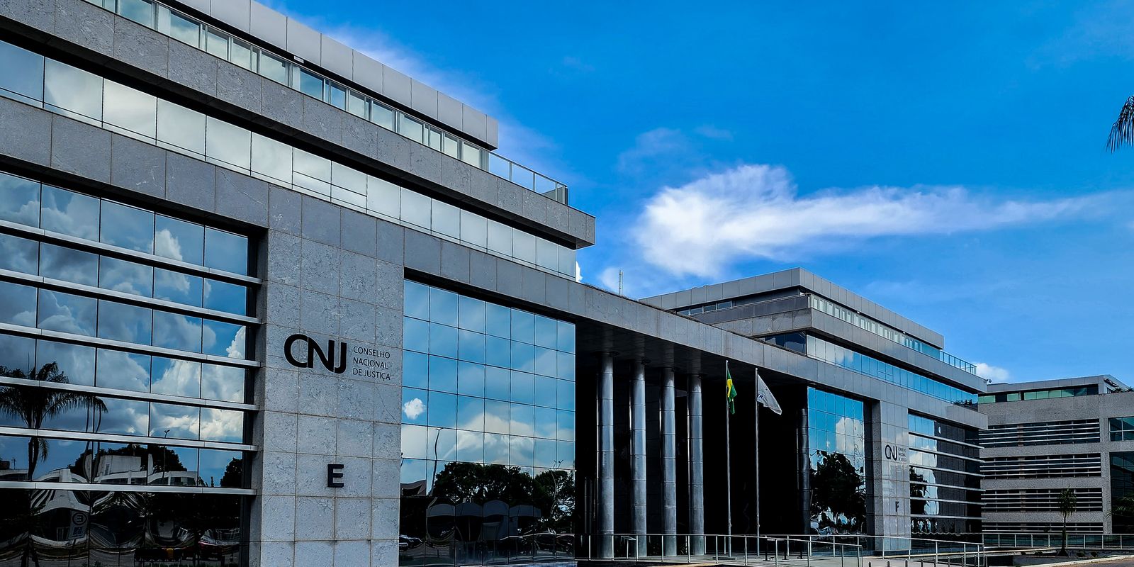 CNJ afasta desembargador por mensagens públicas de apoio a Bolsonaro