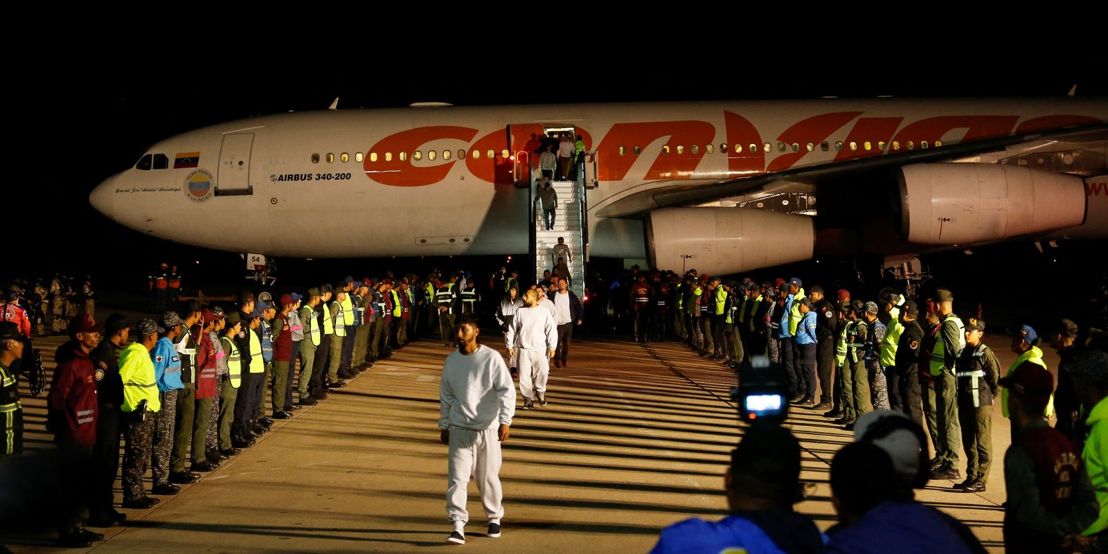 Suprema Corte impede Trump de usar Lei de Inimigos para deportações