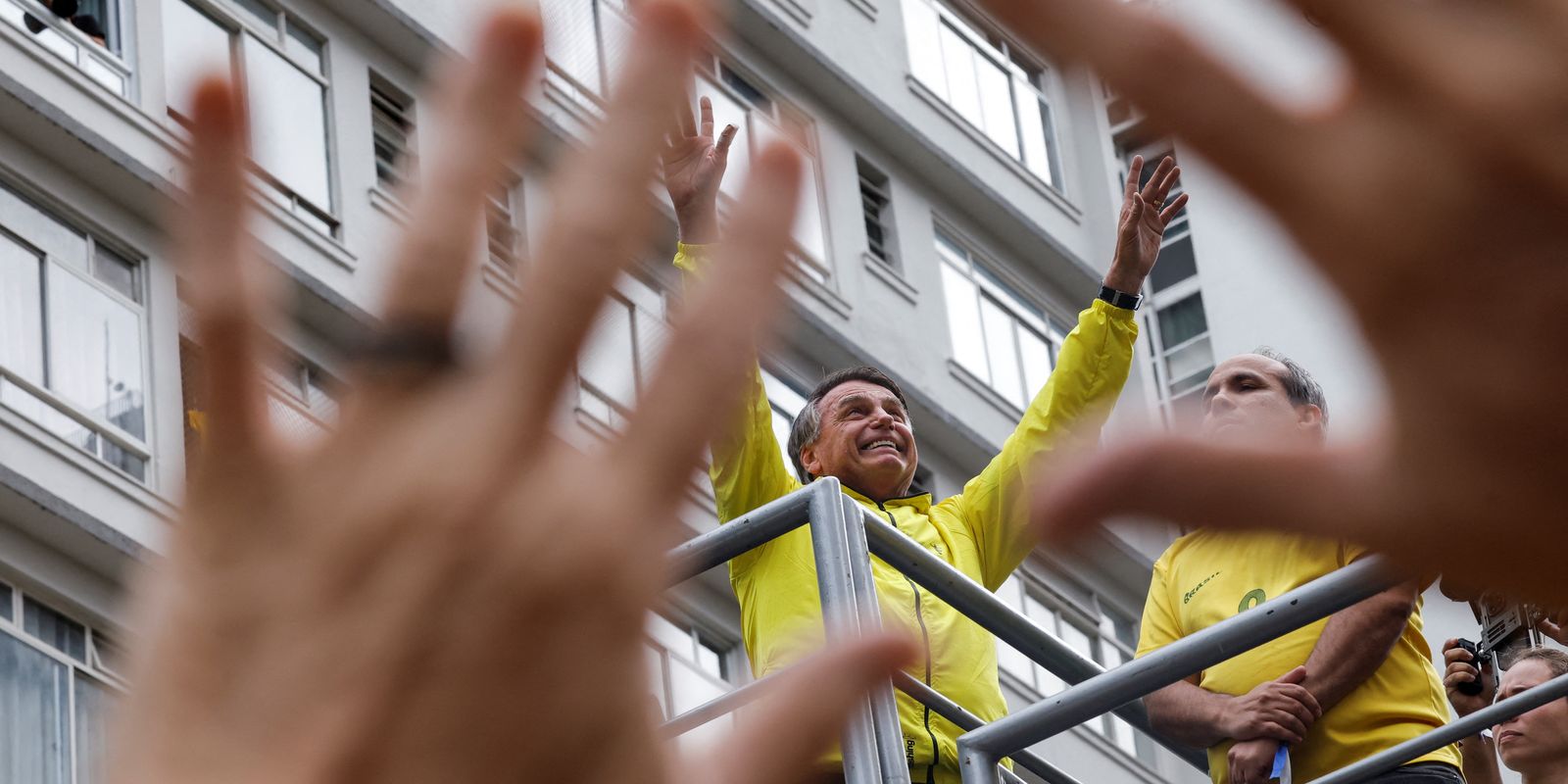 Bolsonaro nega tentativa de golpe e diz esperar por “ajuda externa”