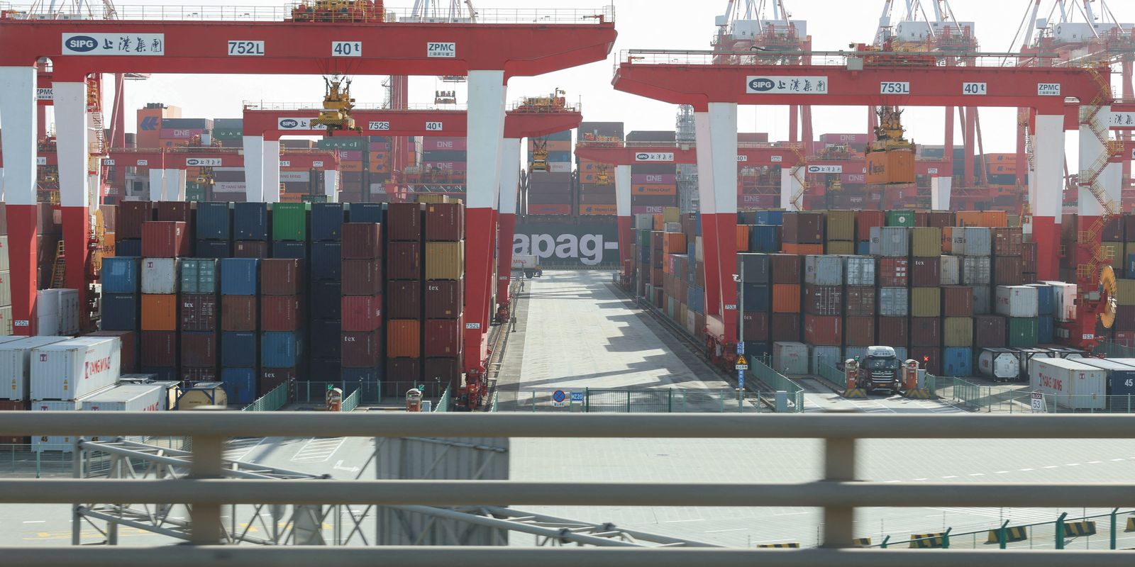 EUA vão taxar produtos da China em 104% a partir desta quarta