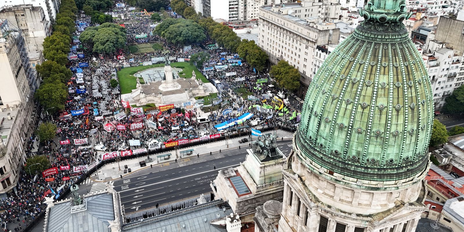 Centrais sindicais argentinas preparam greve geral de 24 horas