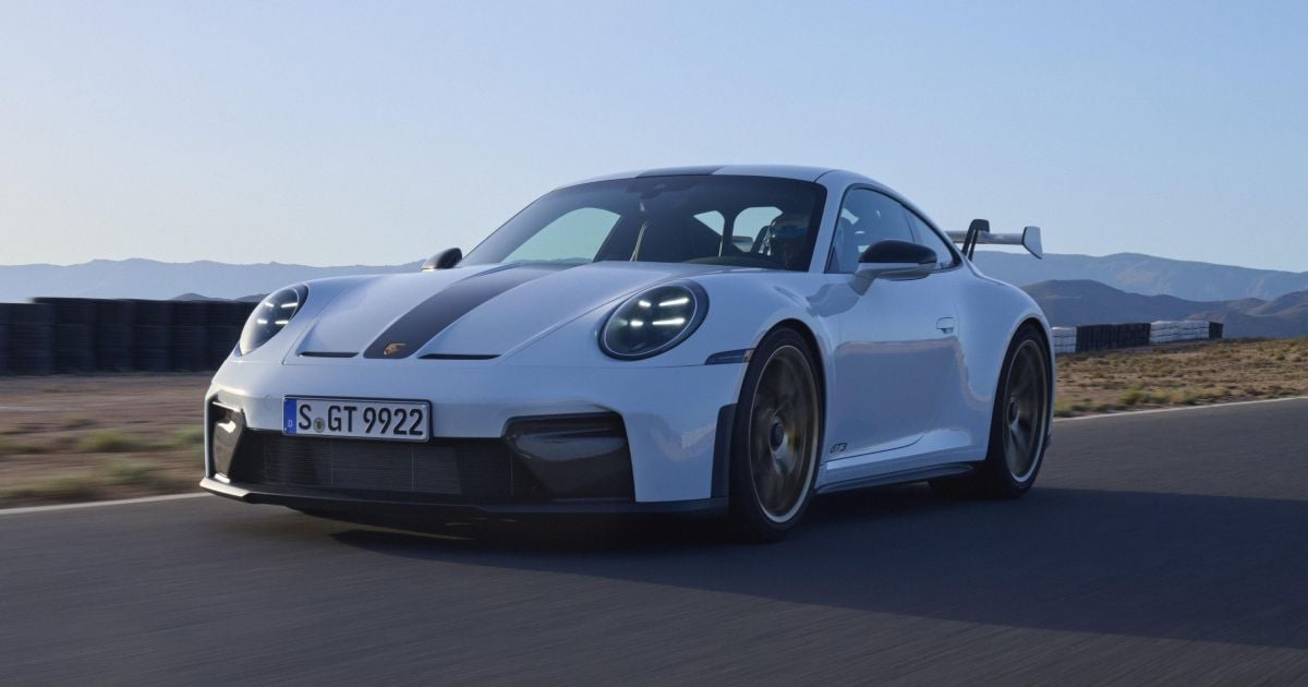 Quais carros novos ainda têm motores de seis cilindros não turbo na Austrália?