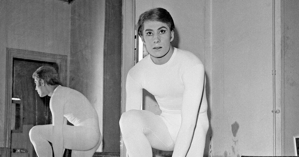 Jean-Pierre Bonnefoux, diretor de balé de Charlotte e dançarino sinuoso, morre aos 82