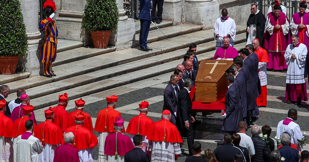 O Papa Francisco chega a St. Mary Major após o funeral: as últimas atualizações