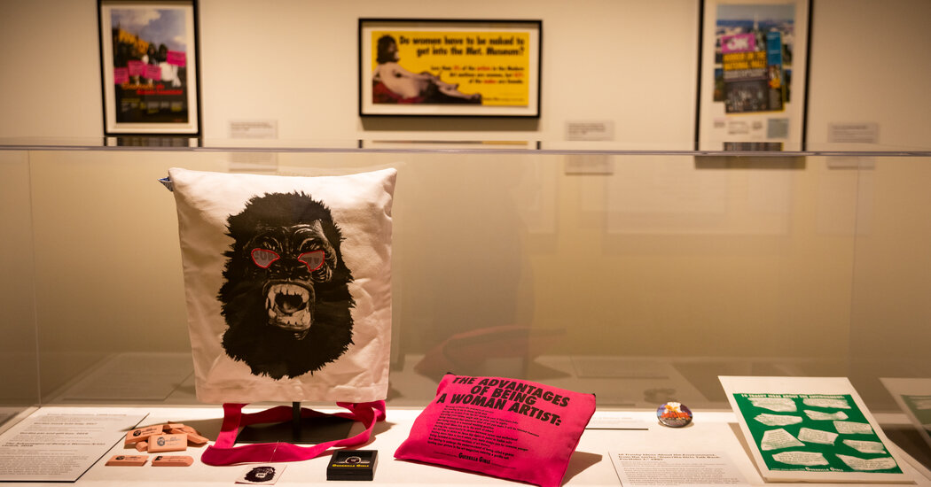 Um olhar para as garotas de guerrilha, 40 anos em