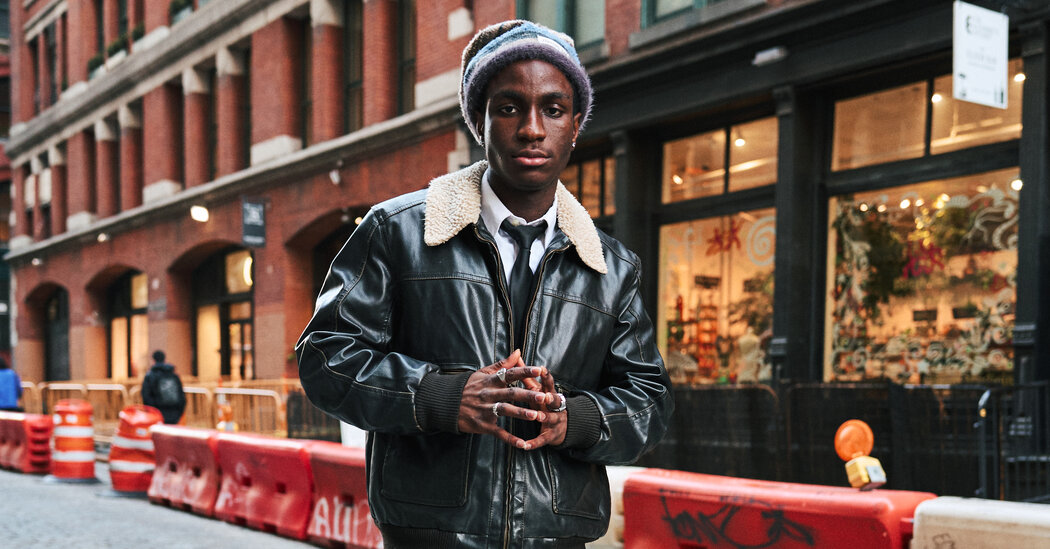 Look da semana em estilo de rua: uma jaqueta de bombardeiro casual de negócios