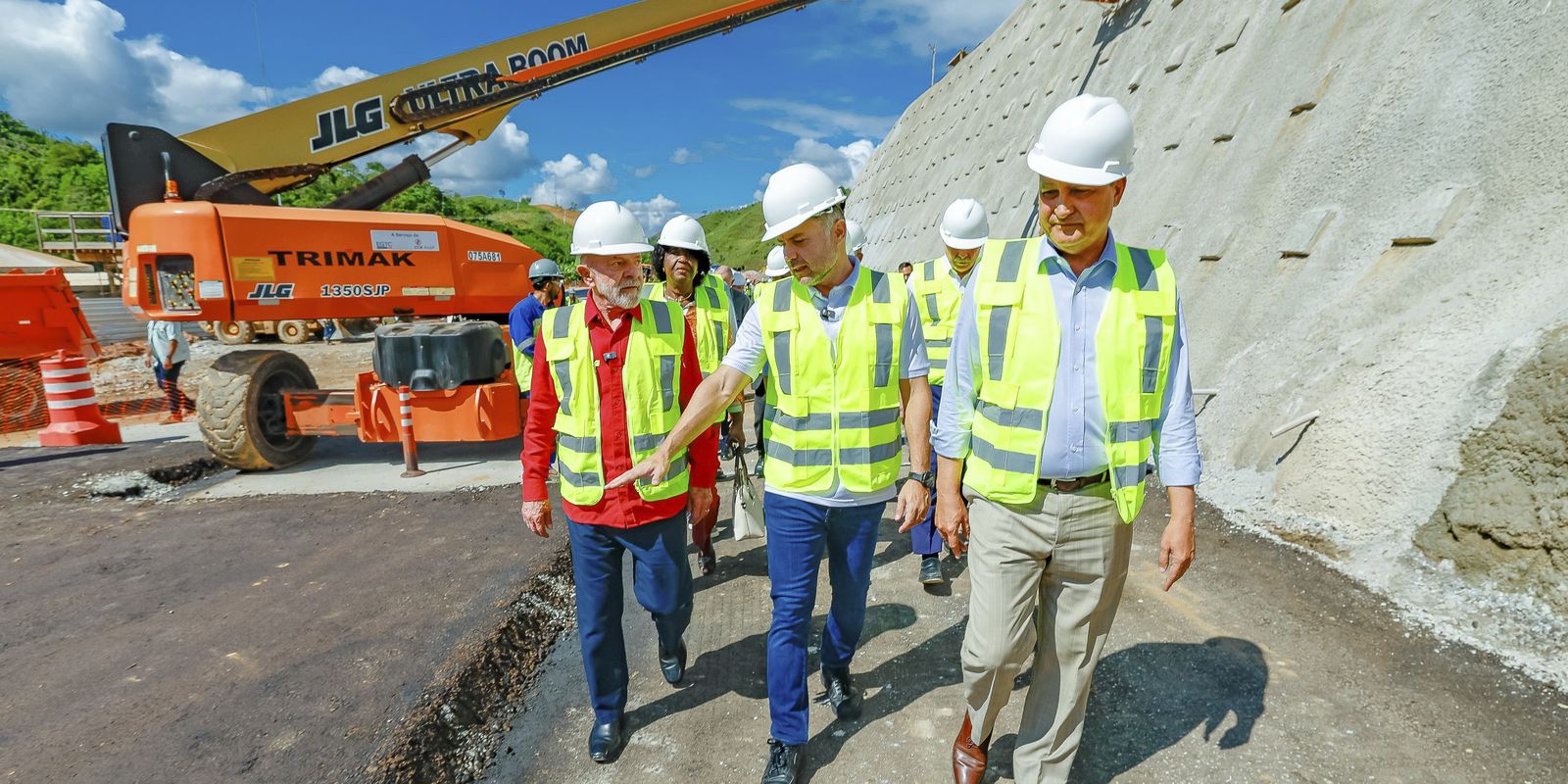 Lula visita trecho da Via Dutra que tem 25% das obras concluídas