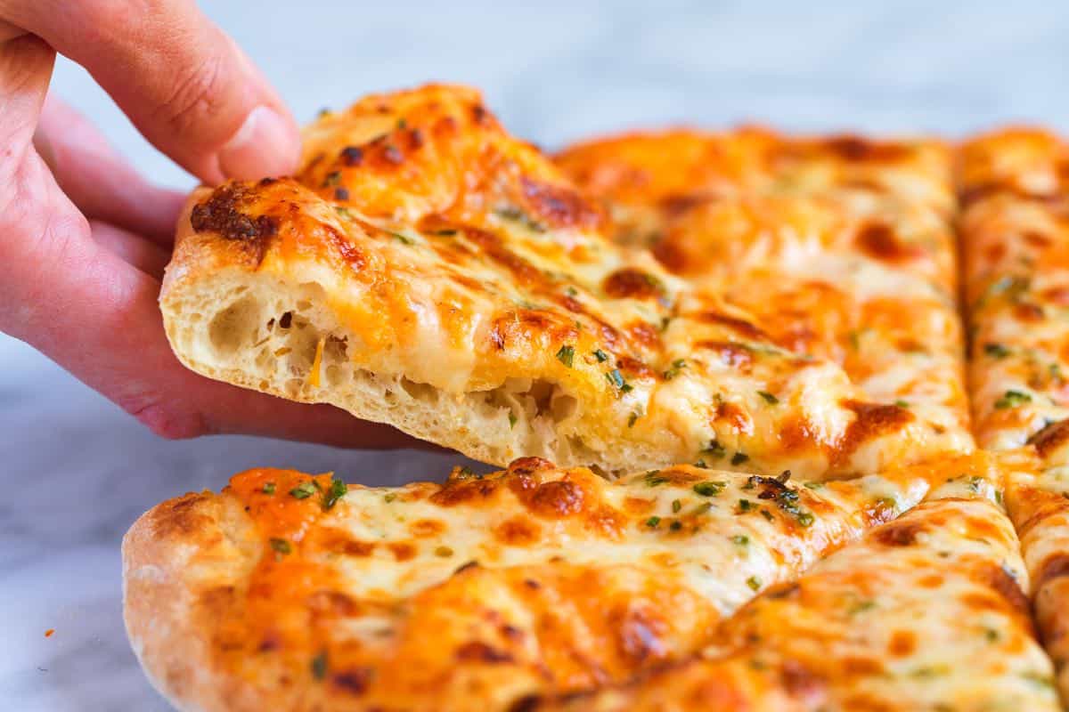 Receita perfeita de massa de pizza caseira