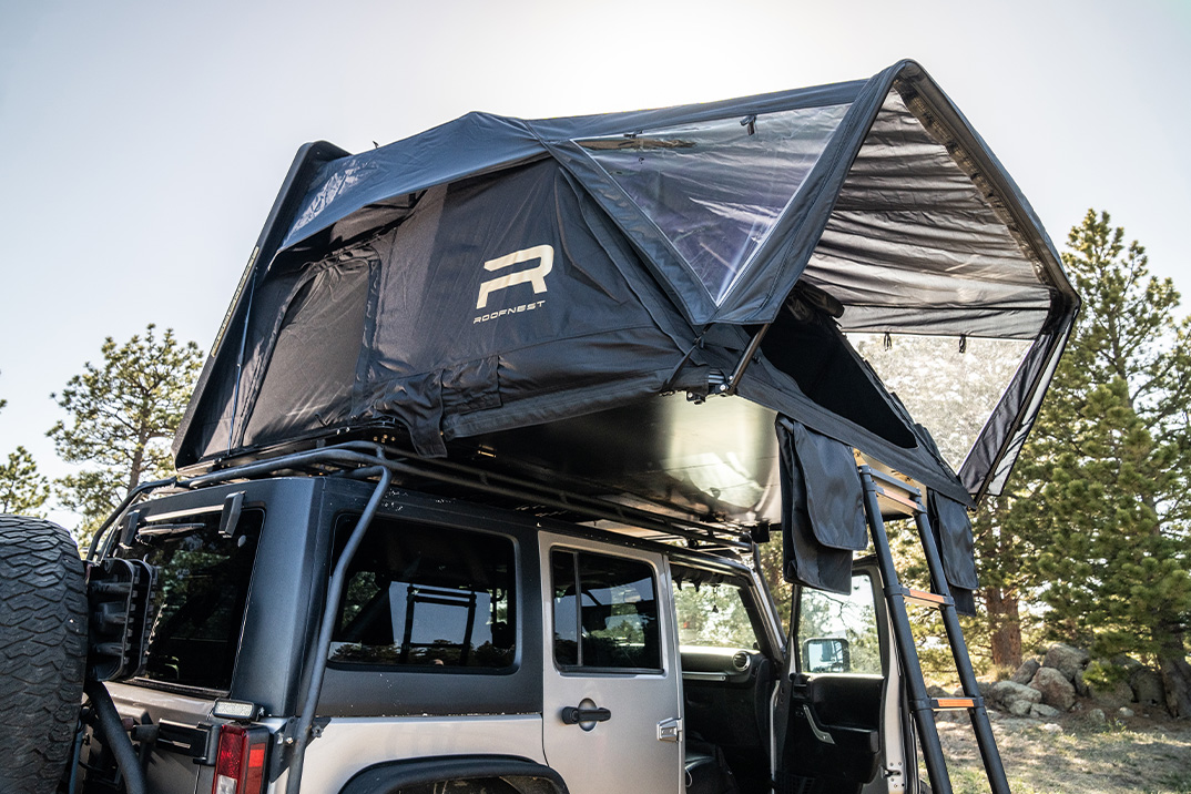 Condor 2 xxl na tenda do telhado de ar do telhado traz vida do tamanho de um apartamento para o seu rack de telhado