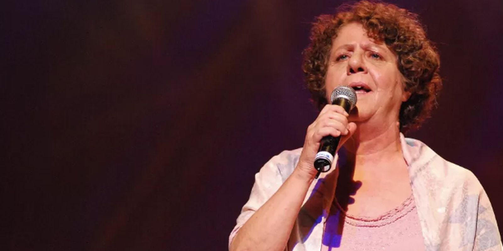 Morre Cristina Buarque, a voz suave do samba