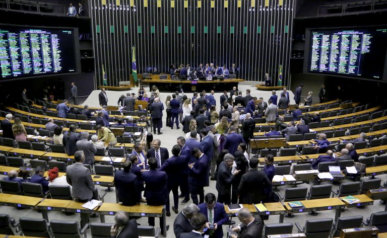 Câmara conclui discussão de projeto sobre combate a incêndios florestais; votação é adiada – Notícias