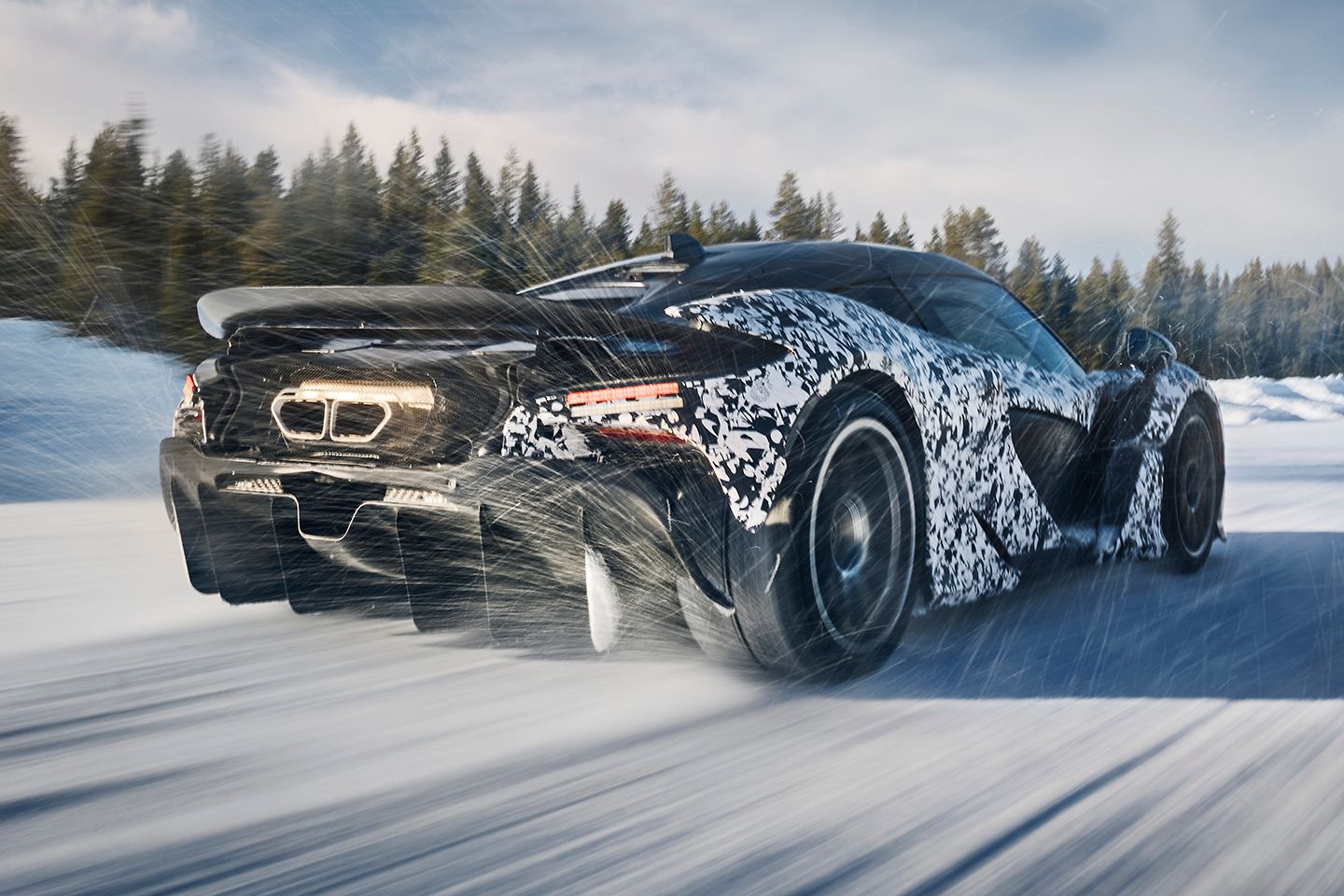 Veja a McLaren W1 levar para o Ártico