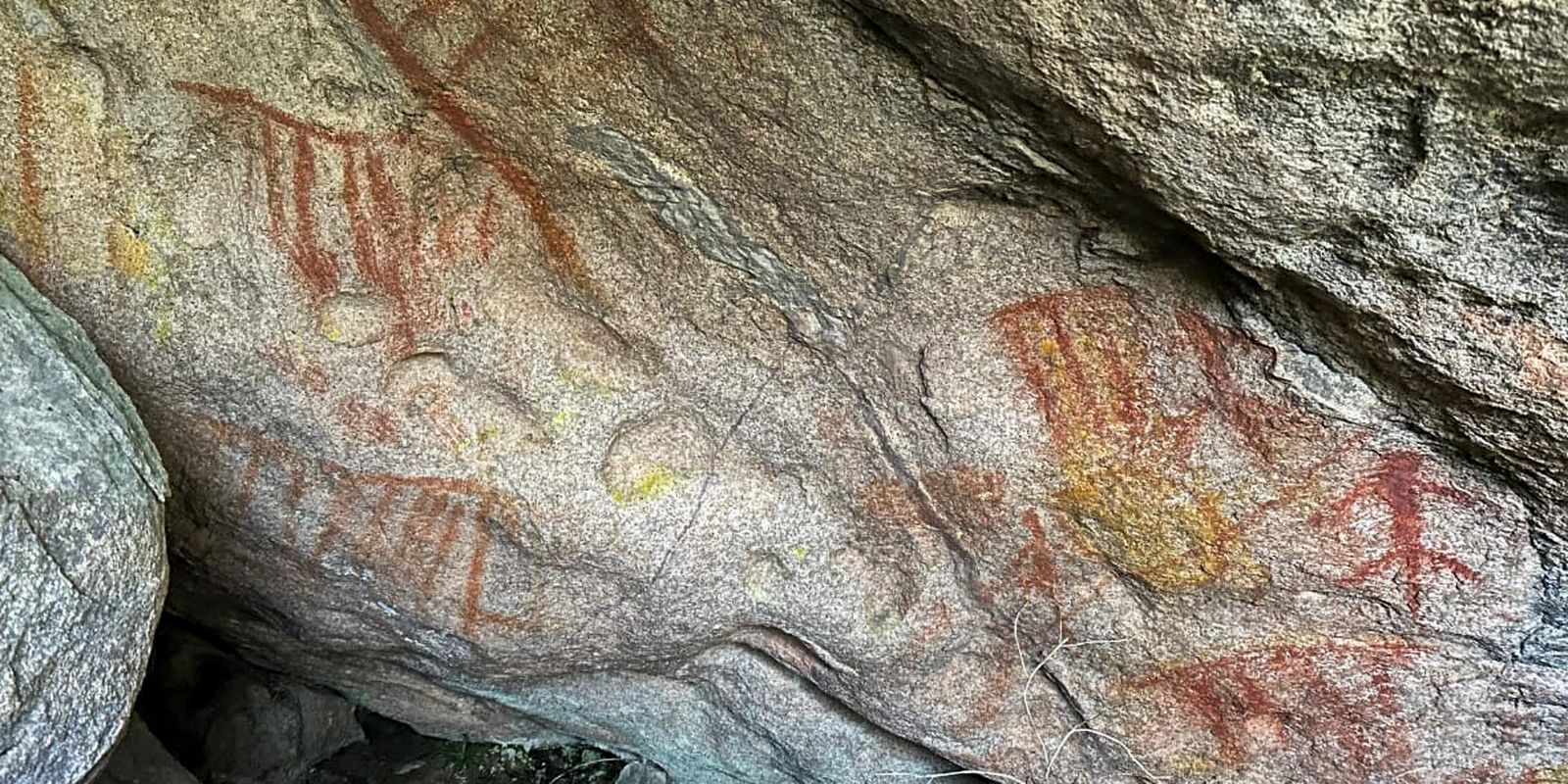 Instituições se unem para desvendar pinturas rupestres em Itatiaia