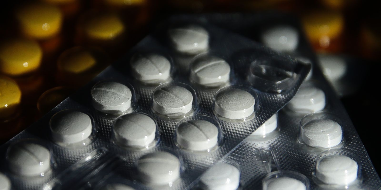 Juiz suspende norma que autoriza farmacêuticos a prescreverem remédios