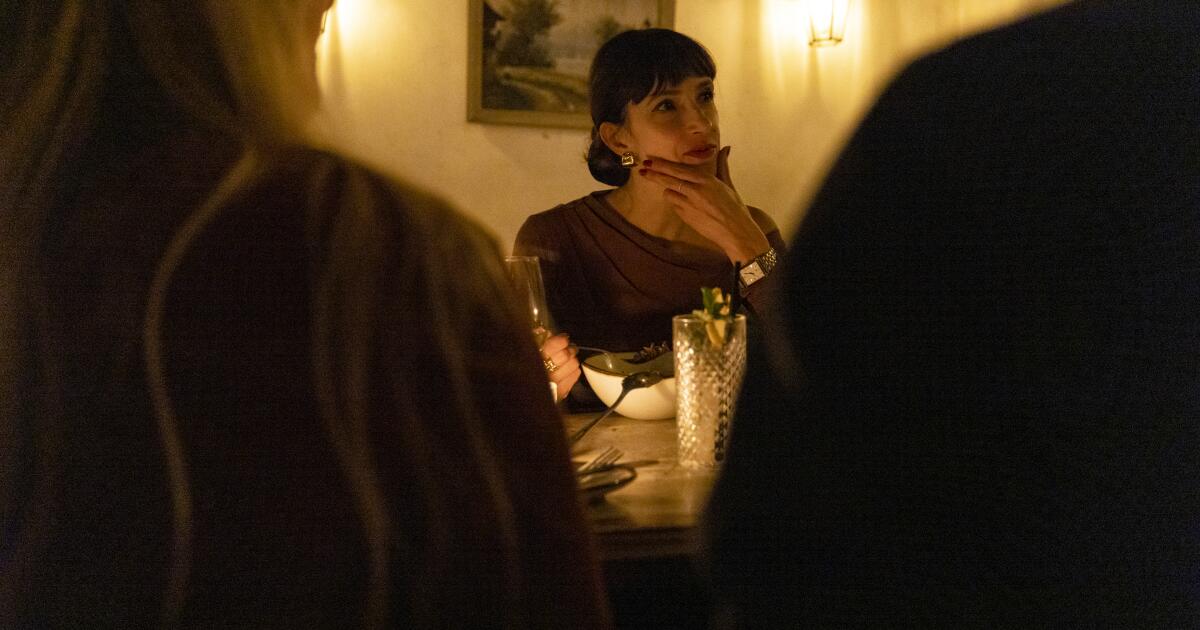 Sem planos? Este aplicativo irá combinar com você com um grupo de estranhos para o jantar