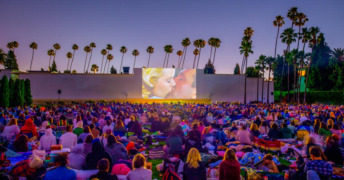 Os ingressos estarão à venda para os filmes de verão de Cinespia no Hollywood Forever