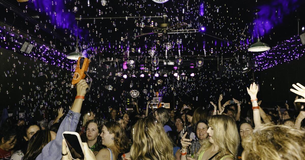 No clube do Earlybirds, você pode dançar, suar e estar na cama às 23:00