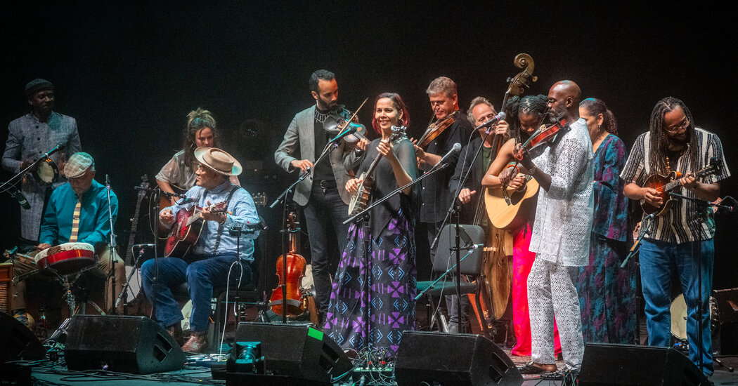 Rhiannon Giddens reflete sobre biscoitos e festival de banjos