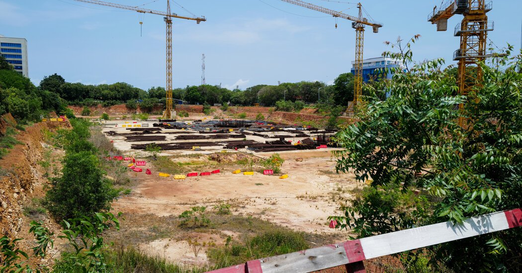 Gana queria uma catedral. Em vez disso, ele tem um ‘buraco caro’.